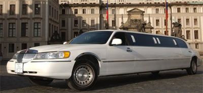 Lincoln limousine TC 120.
